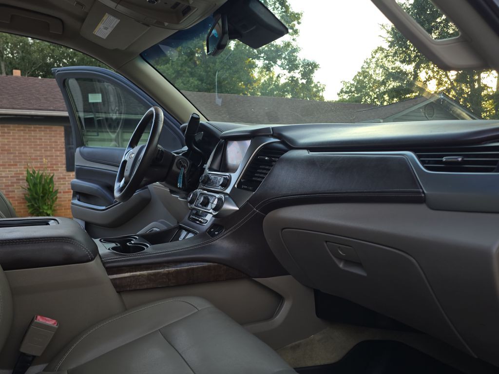 2015 Chevrolet Suburban Image 25