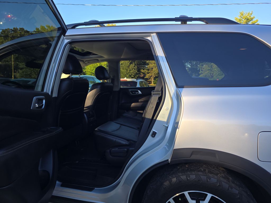2020 Nissan Pathfinder Image 12