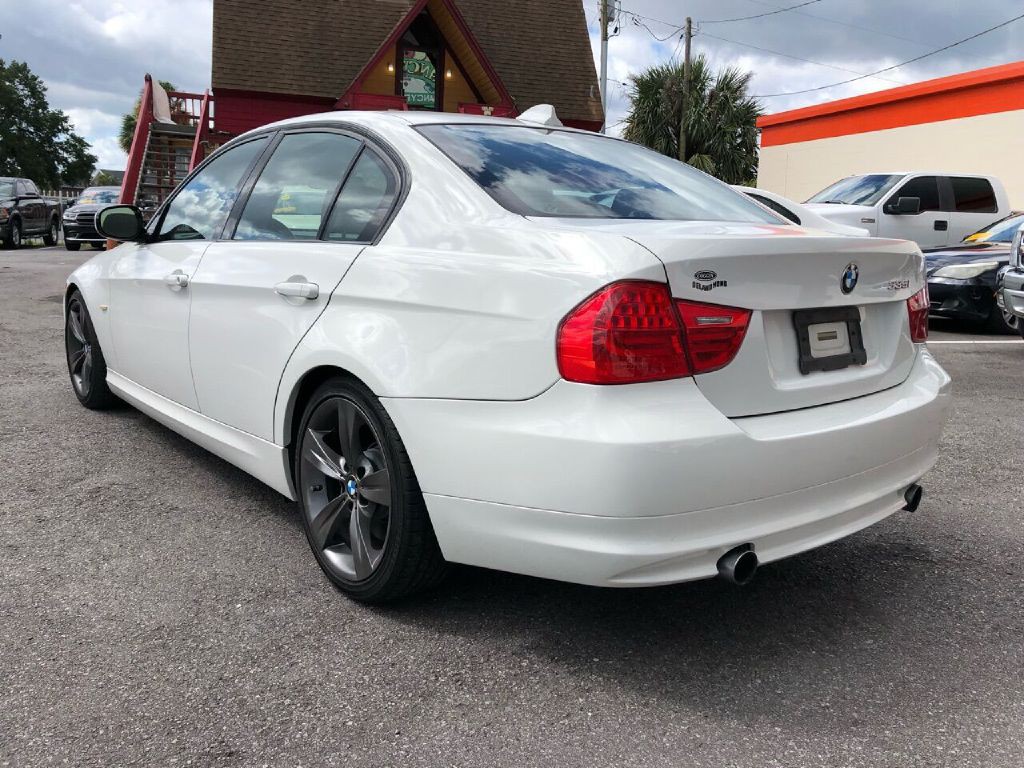 2009 BMW 3 Series Image 2