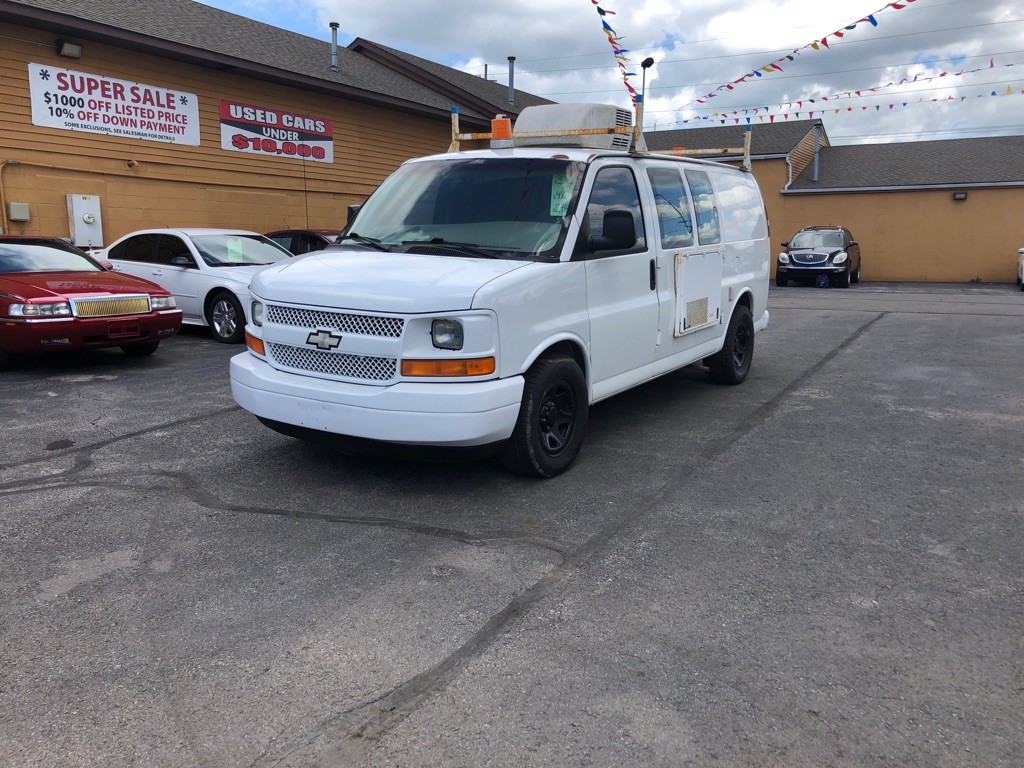 2003 Chevrolet Express Image 4