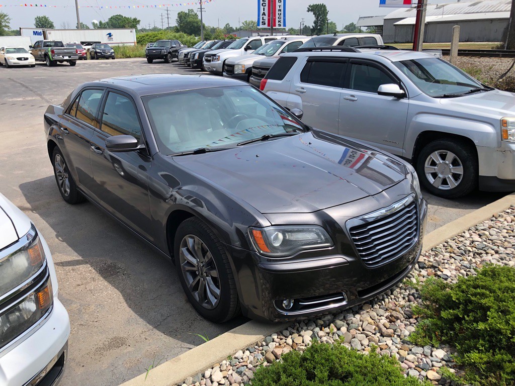 2014 Chrysler 300 Image 2