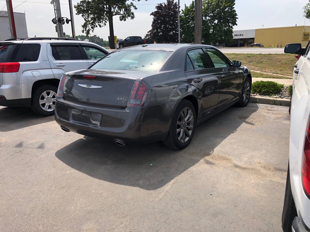 2014 Chrysler 300 Image 4