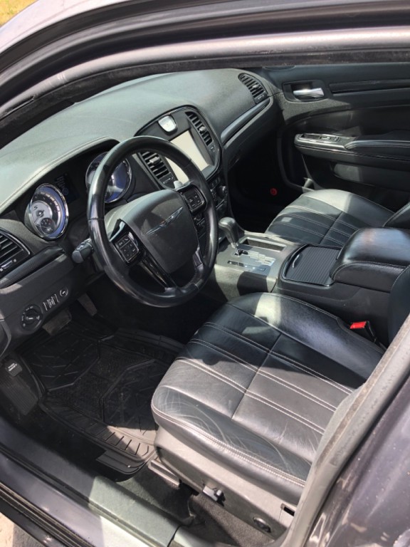 2014 Chrysler 300 Image 5