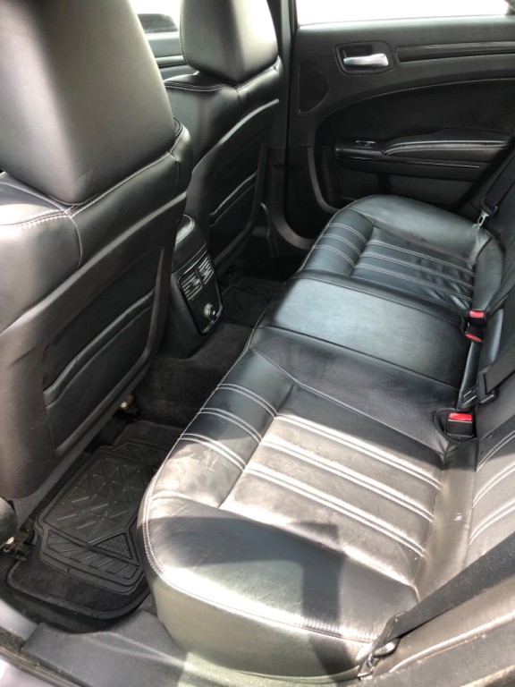 2014 Chrysler 300 Image 6
