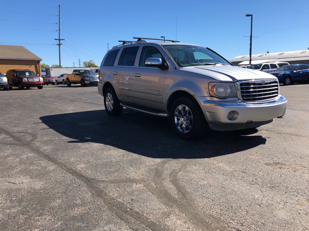 2008 Chrysler Aspen Image 2
