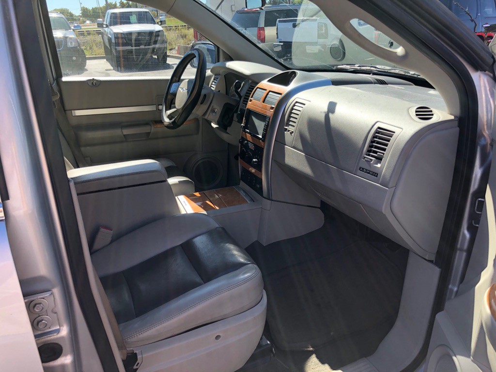 2008 Chrysler Aspen Image 4