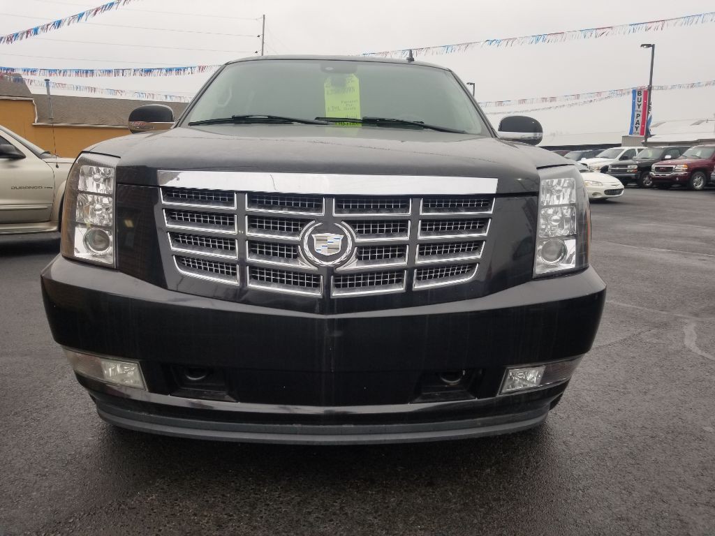 2008 Cadillac Escalade Image 2