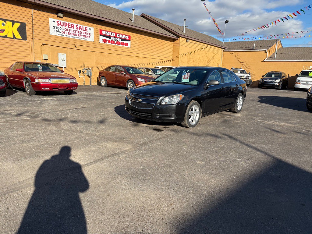 2012 Chevrolet Malibu Image 2