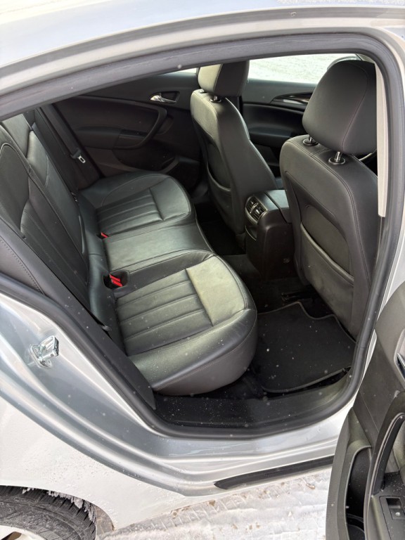 2011 Buick Regal Image 5