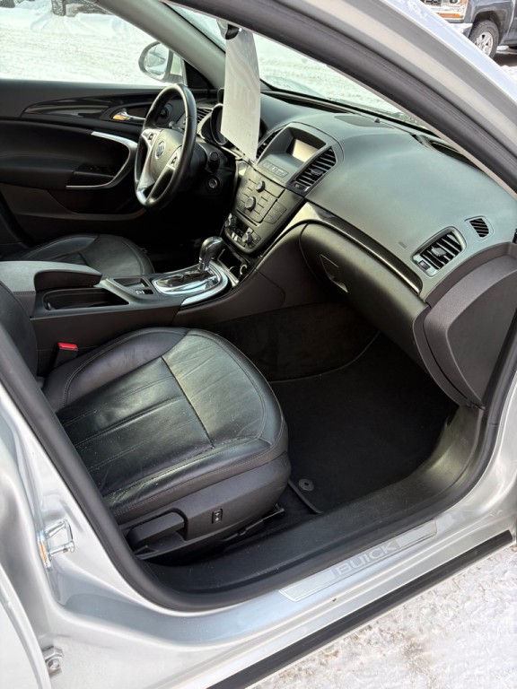 2011 Buick Regal Image 6