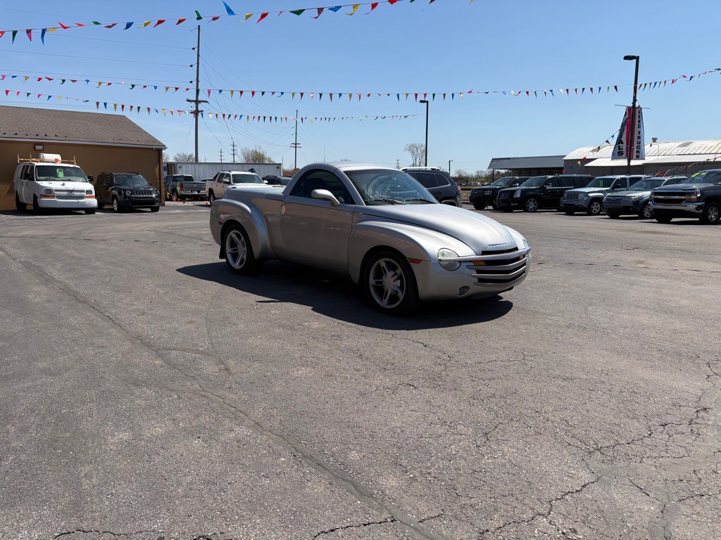 2004 Chevrolet SSR Image 3