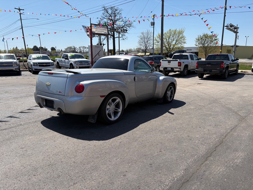 2004 Chevrolet SSR Image 4