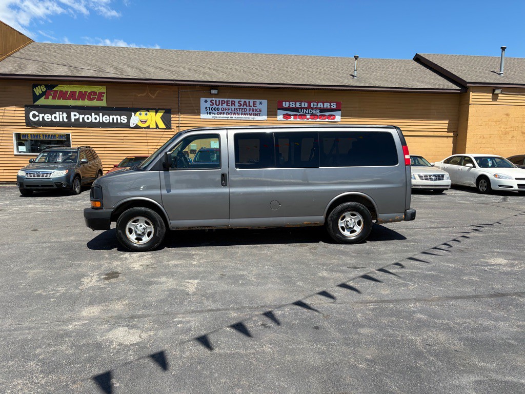 2008 Chevrolet Express Image 1