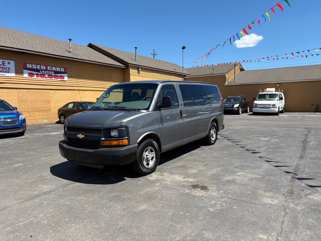 2008 Chevrolet Express Image 2