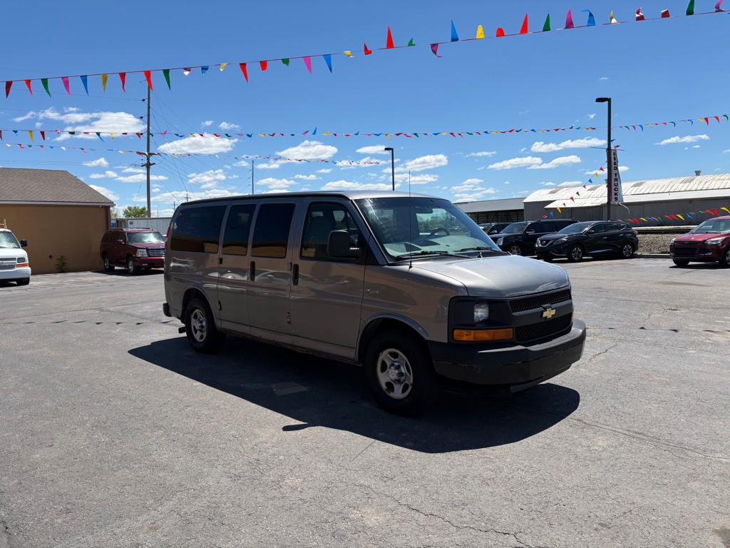 2008 Chevrolet Express Image 3