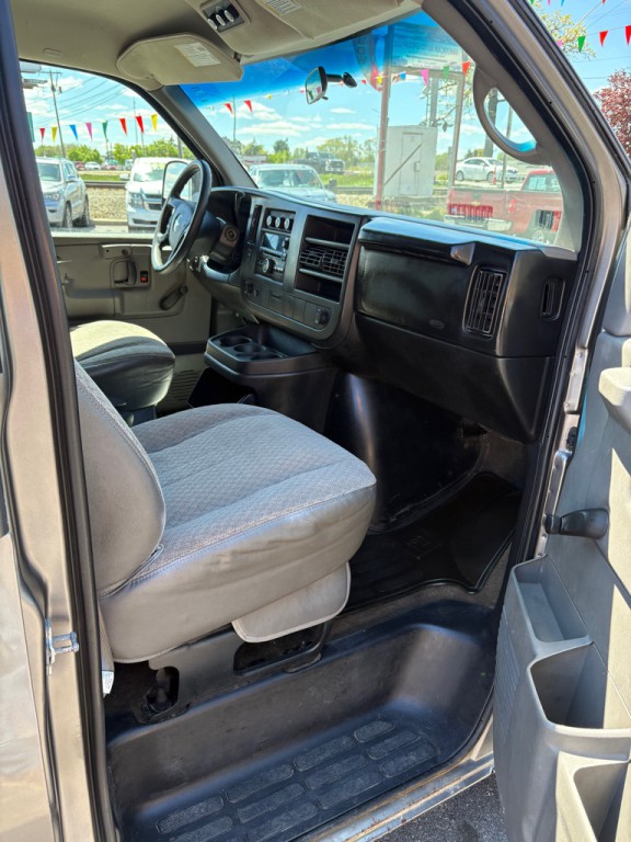 2008 Chevrolet Express Image 6