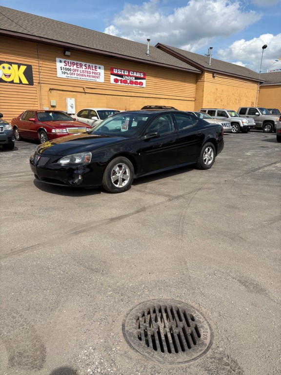 2007 Pontiac Grand Prix Image 2