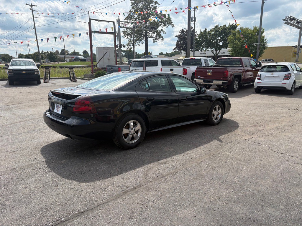 2007 Pontiac Grand Prix Image 4