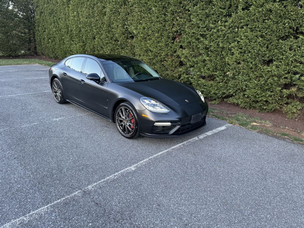 2018 Porsche Panamera Image 1