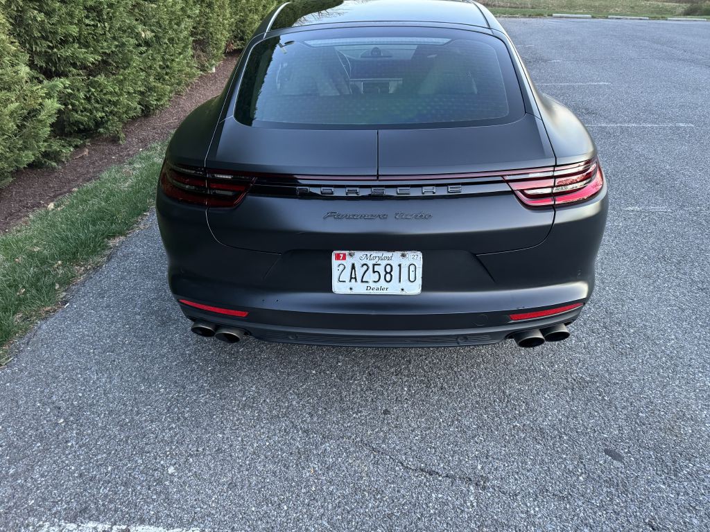 2018 Porsche Panamera Image 20