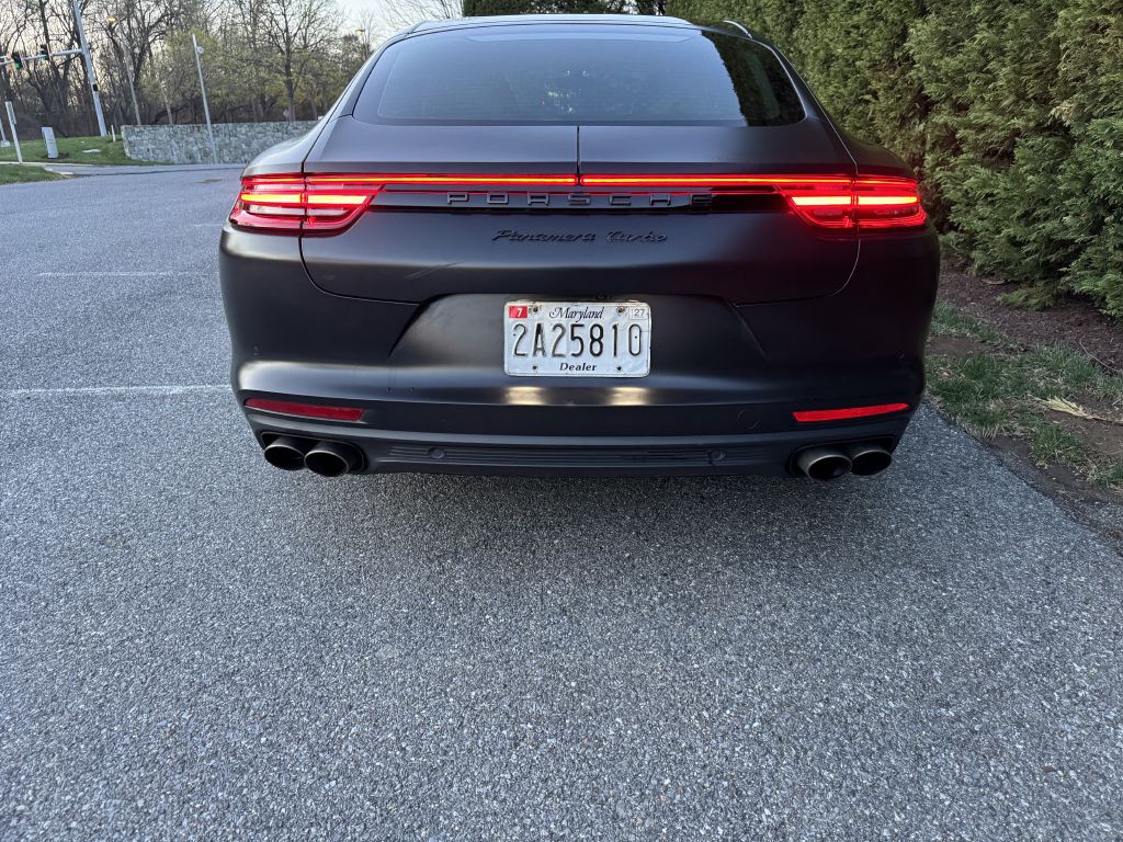 2018 Porsche Panamera Image 22