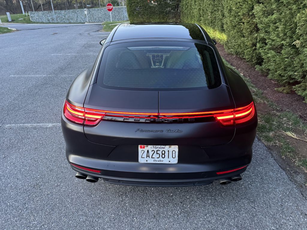 2018 Porsche Panamera Image 23