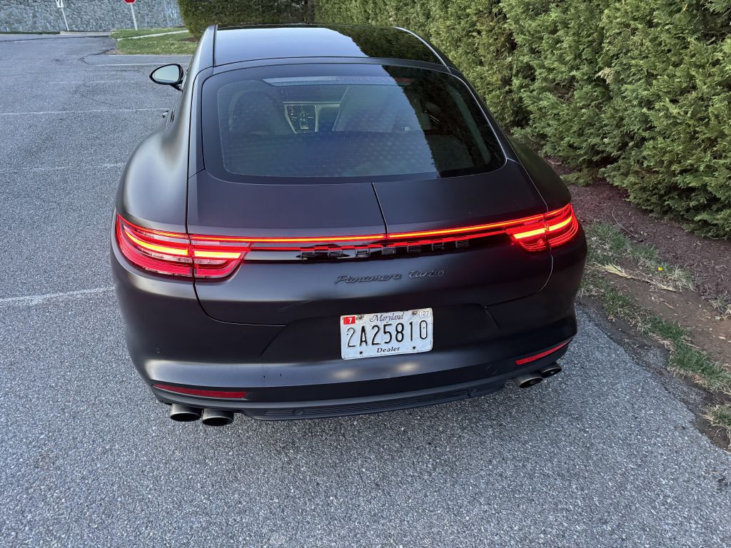2018 Porsche Panamera Image 24