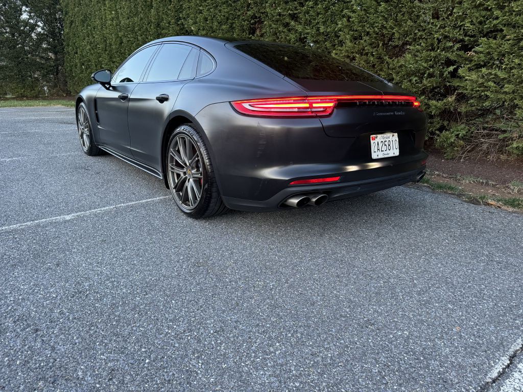 2018 Porsche Panamera Image 25