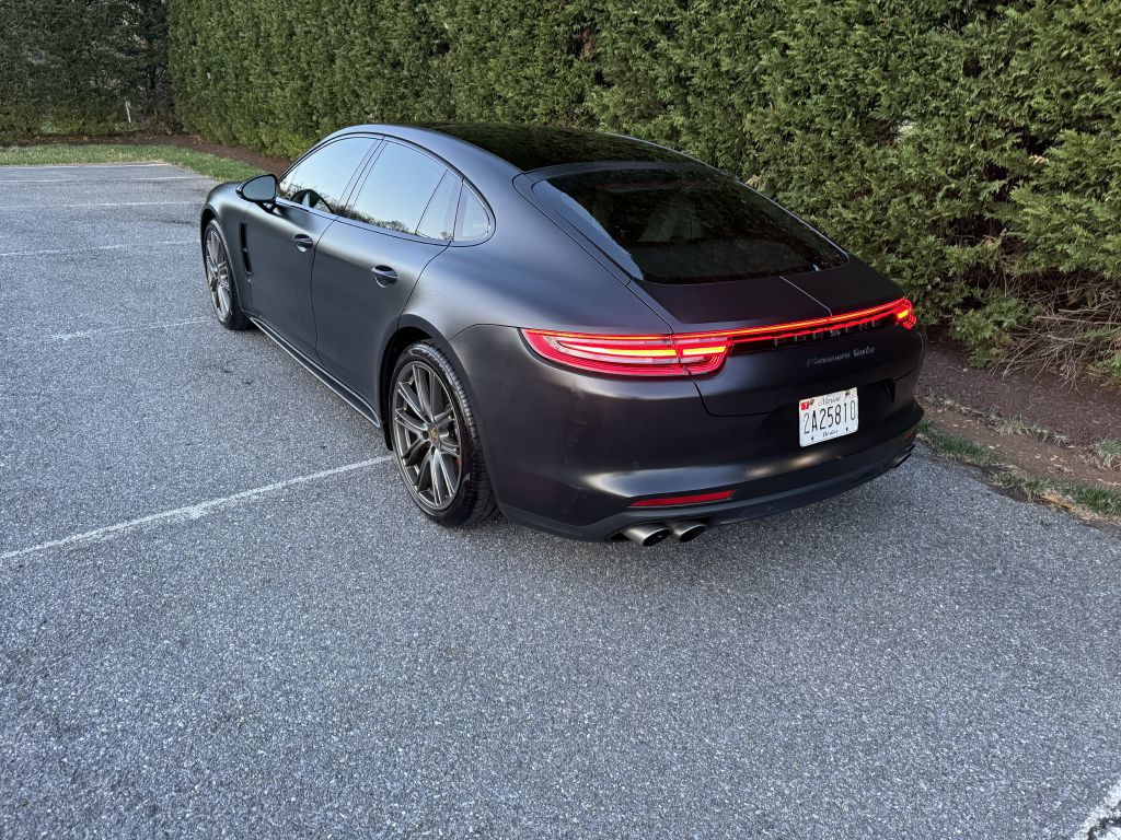 2018 Porsche Panamera Image 26
