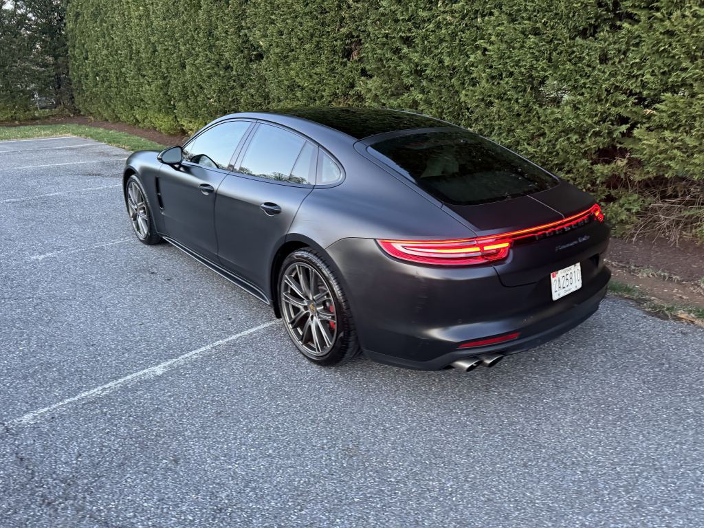 2018 Porsche Panamera Image 27