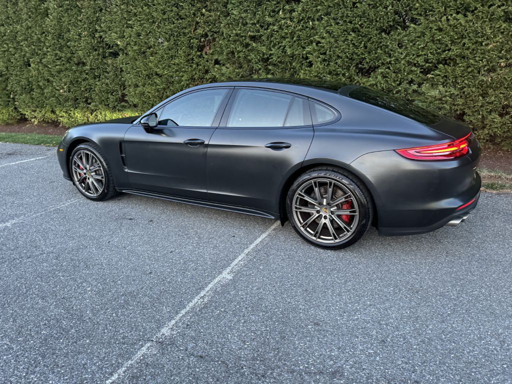 2018 Porsche Panamera Image 30