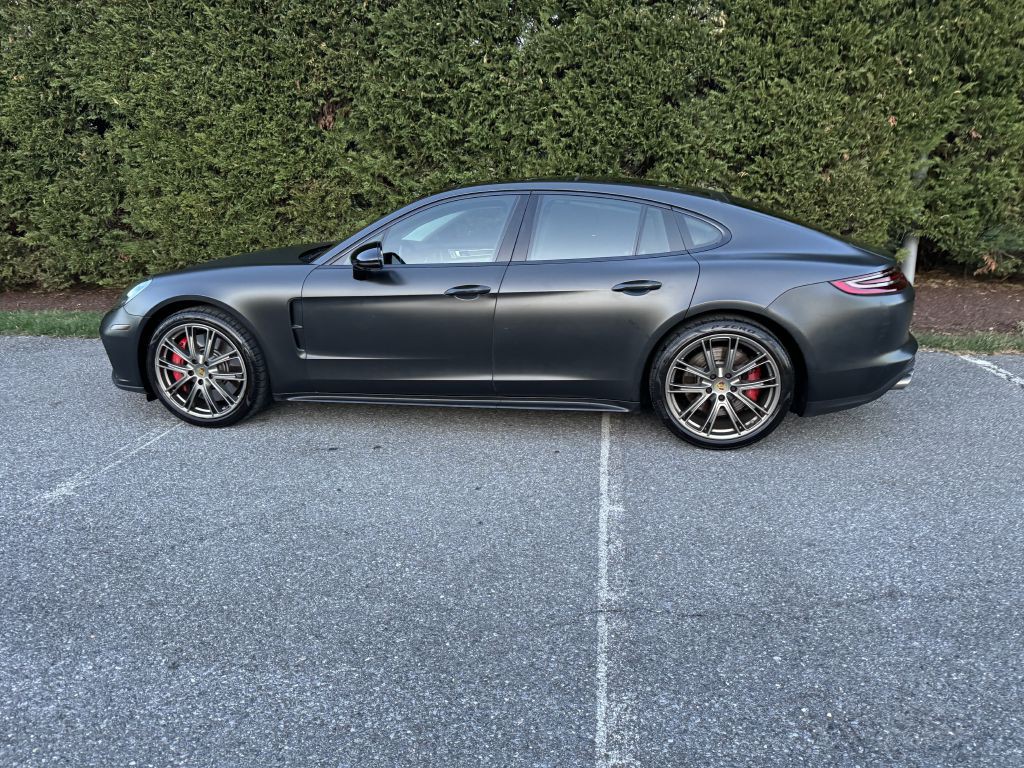 2018 Porsche Panamera Image 32