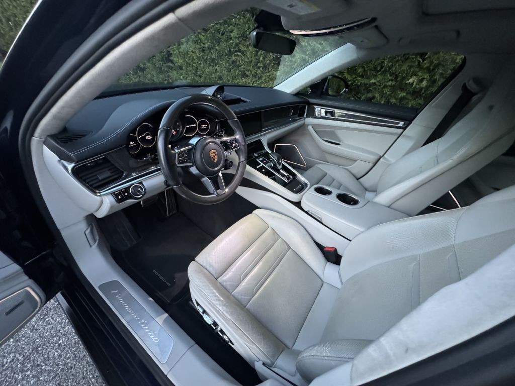 2018 Porsche Panamera Image 47