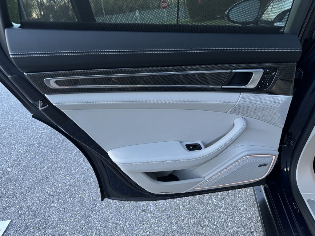 2018 Porsche Panamera Image 49