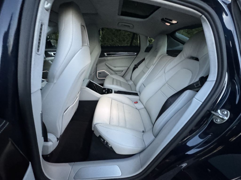2018 Porsche Panamera Image 50
