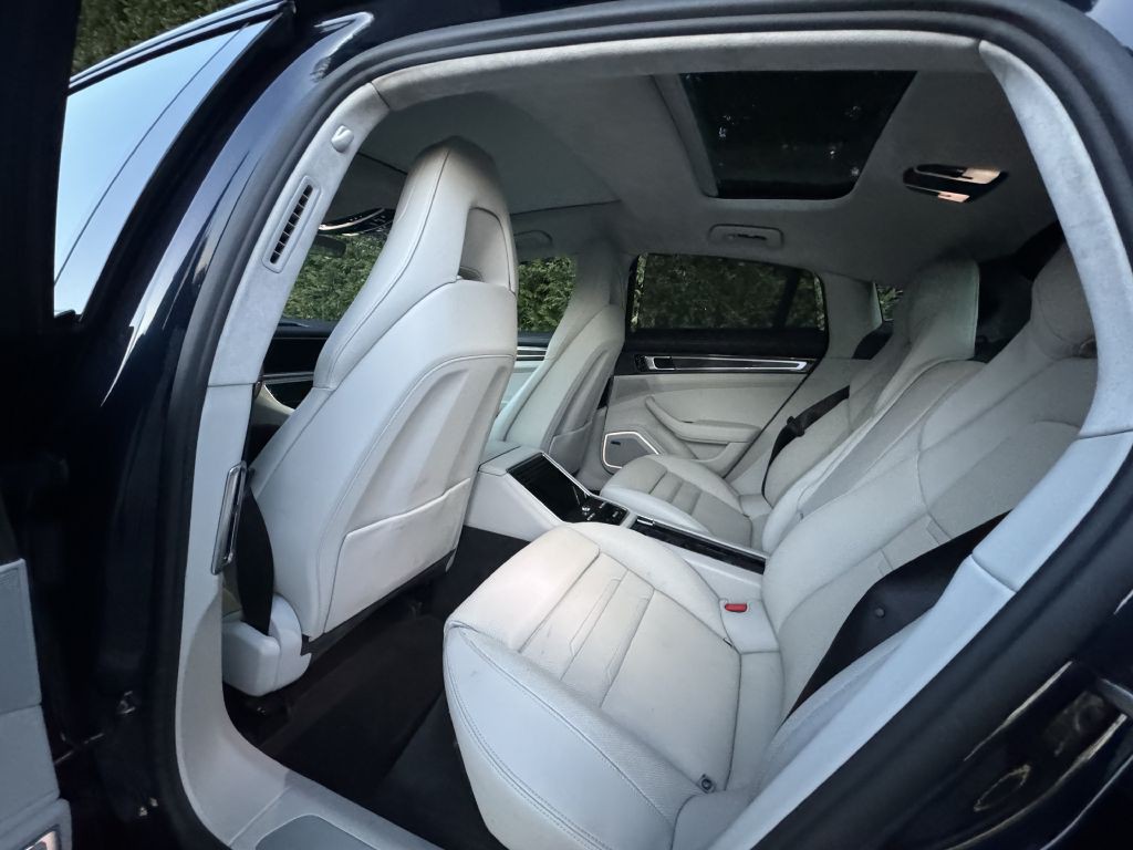 2018 Porsche Panamera Image 51