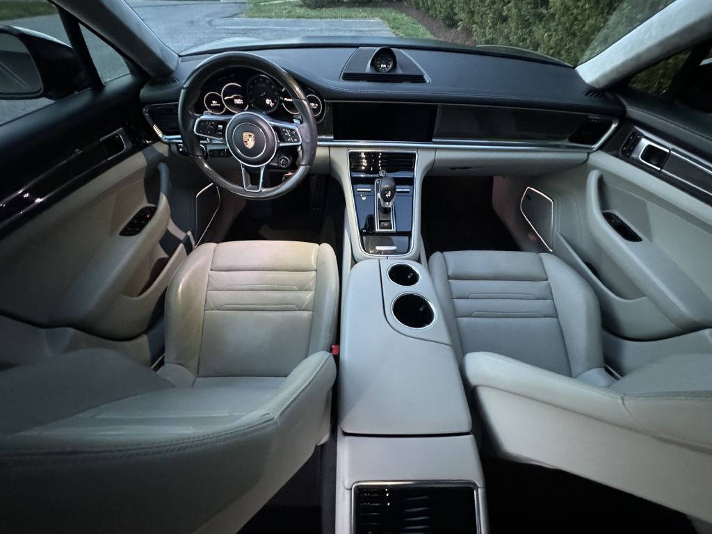 2018 Porsche Panamera Image 52
