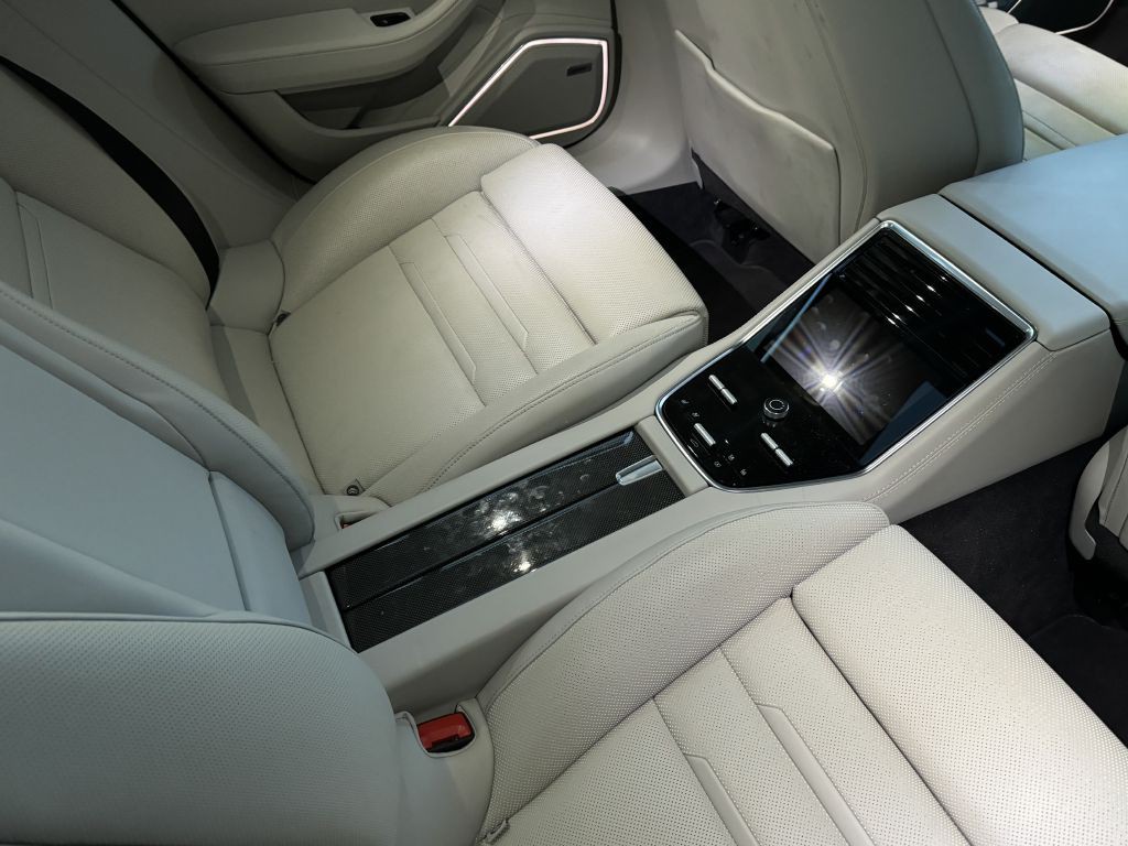 2018 Porsche Panamera Image 56