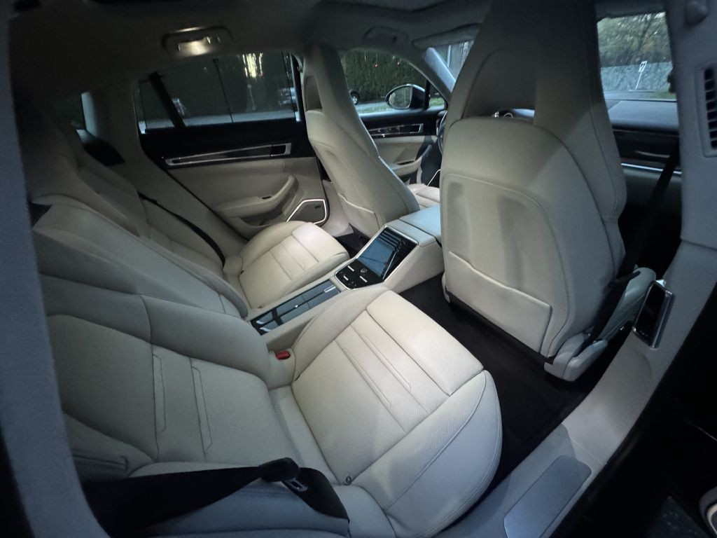 2018 Porsche Panamera Image 57