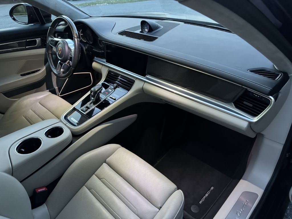 2018 Porsche Panamera Image 59