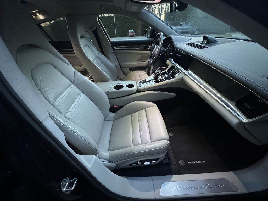 2018 Porsche Panamera Image 60