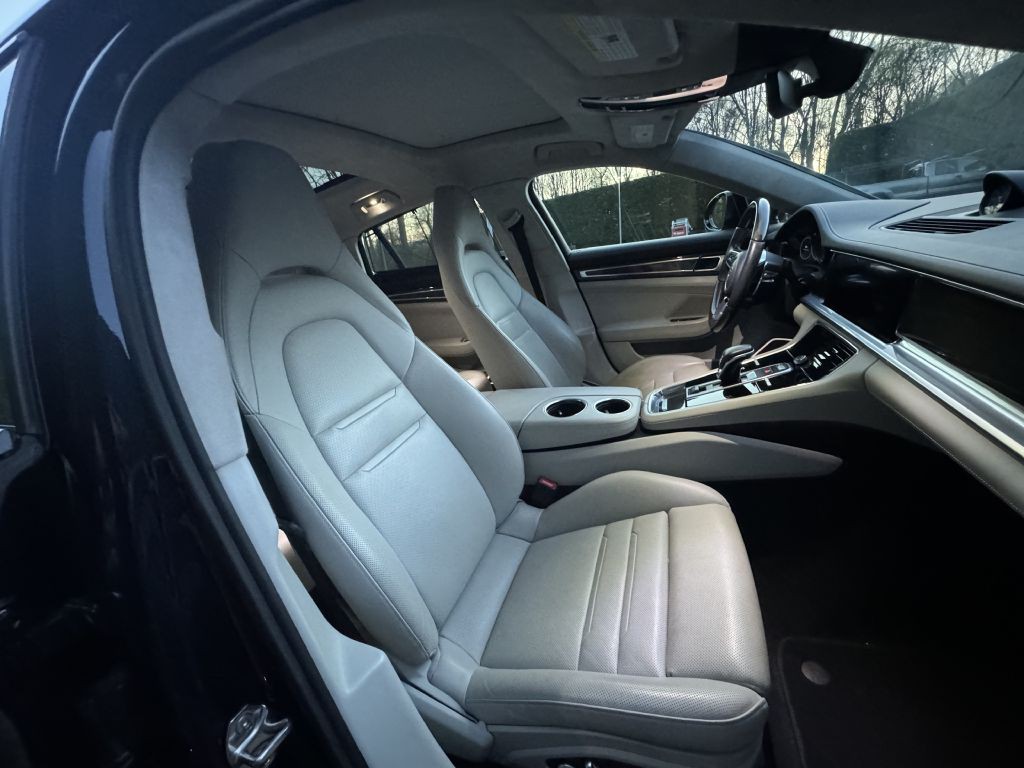2018 Porsche Panamera Image 61