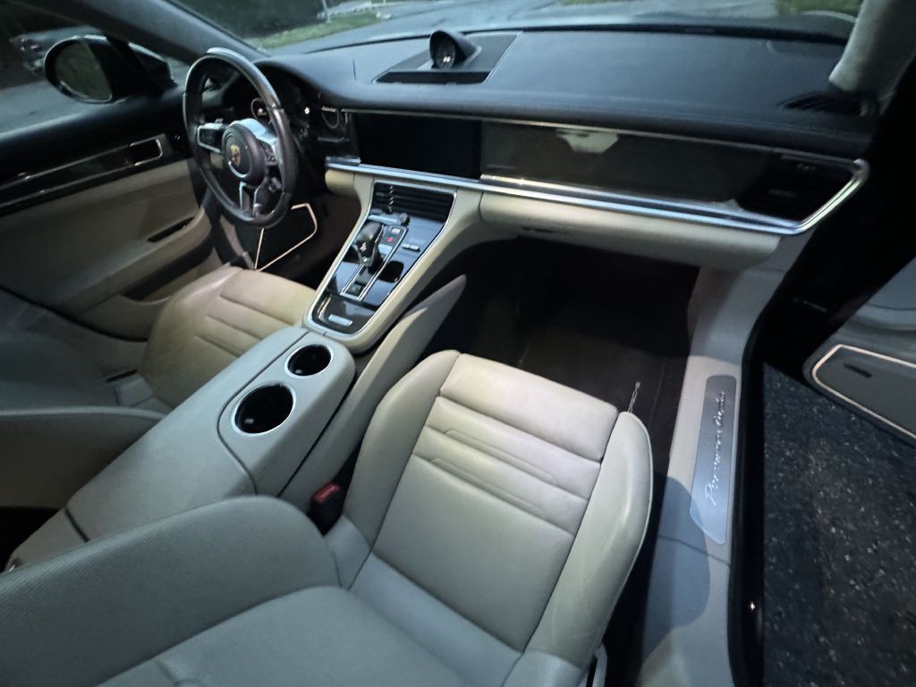 2018 Porsche Panamera Image 62