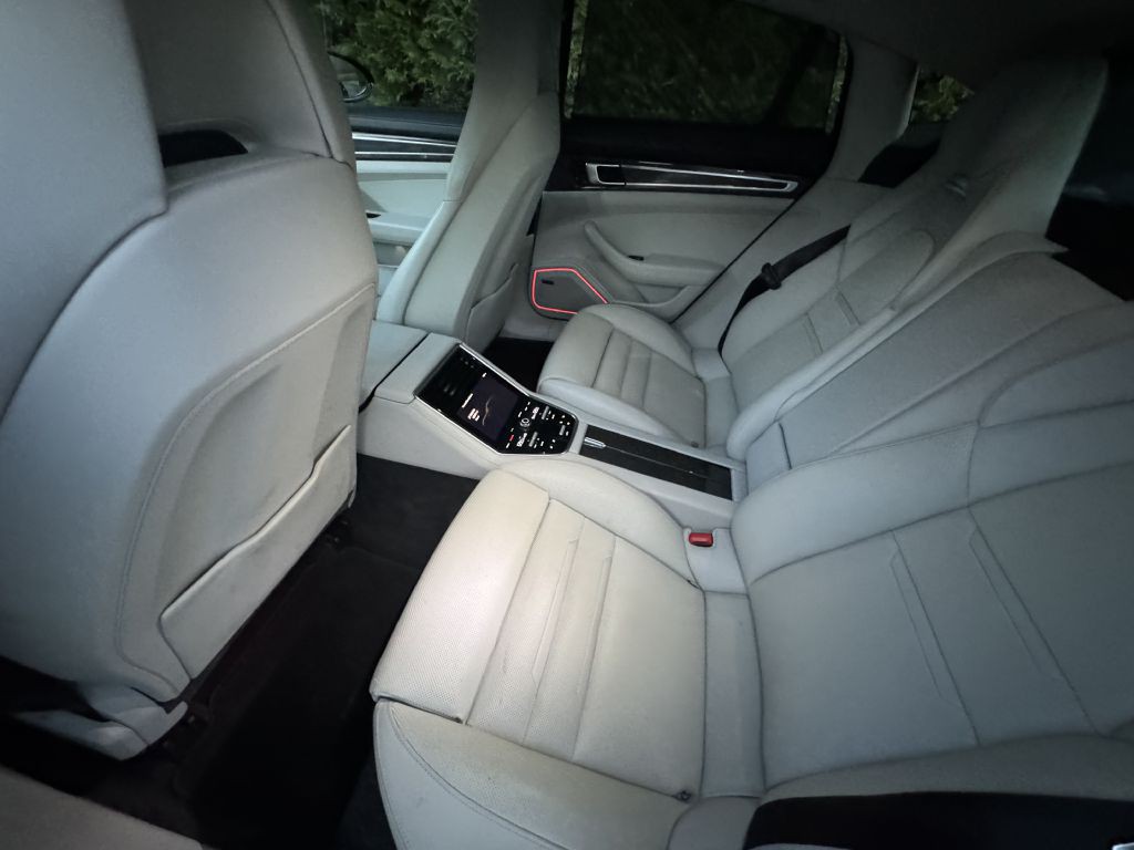 2018 Porsche Panamera Image 68