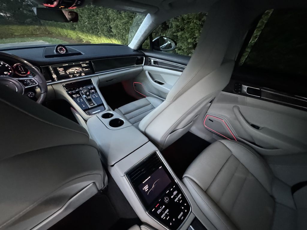2018 Porsche Panamera Image 69