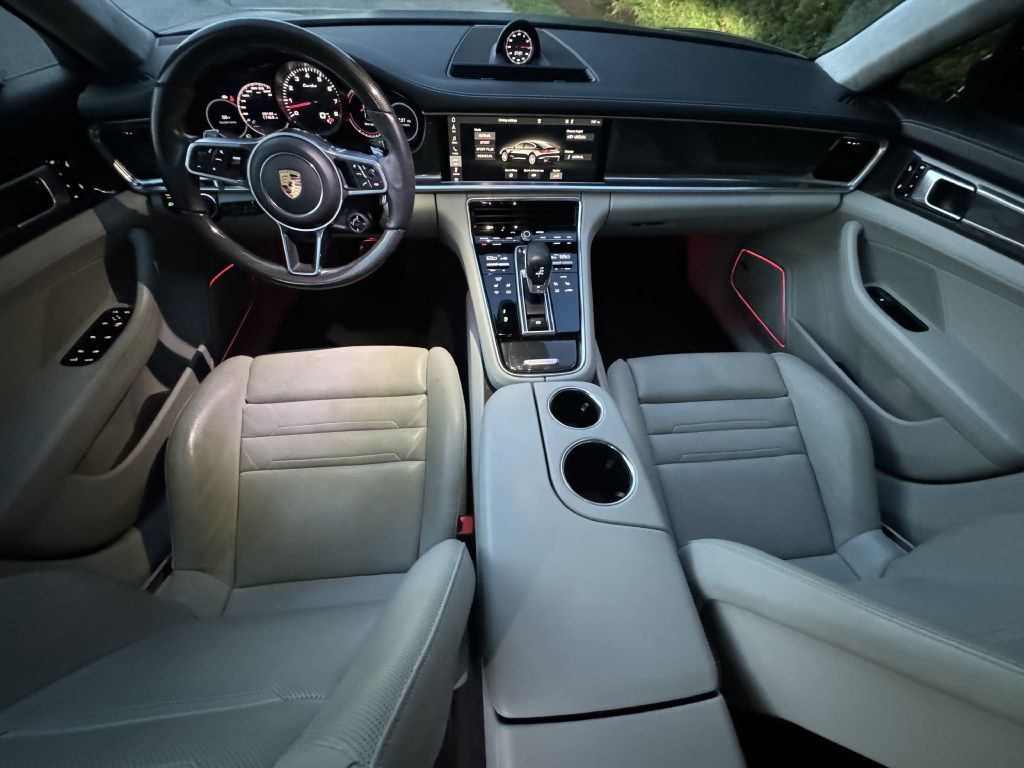 2018 Porsche Panamera Image 70