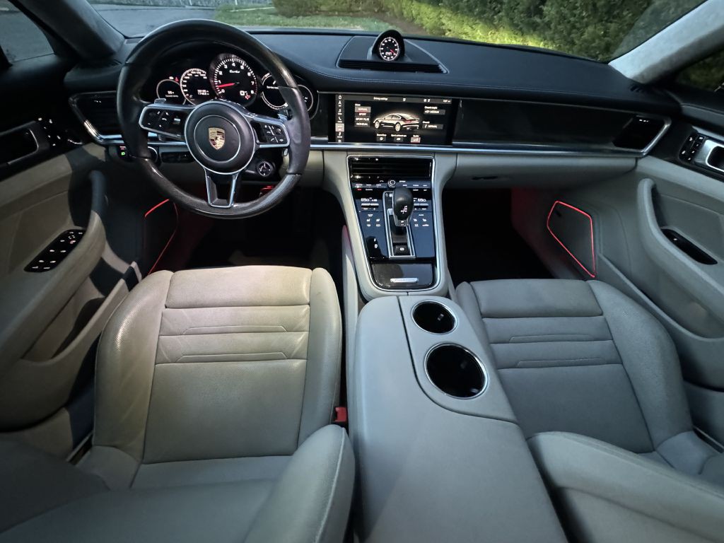 2018 Porsche Panamera Image 71