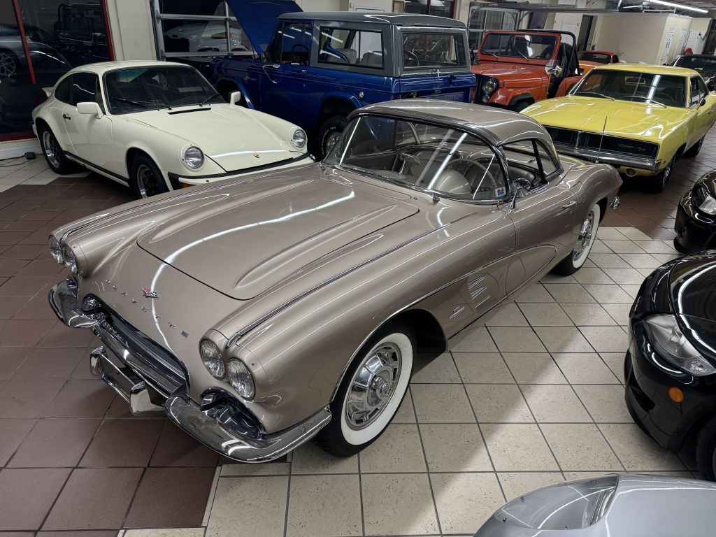 1961 Chevrolet Corvette Image 6