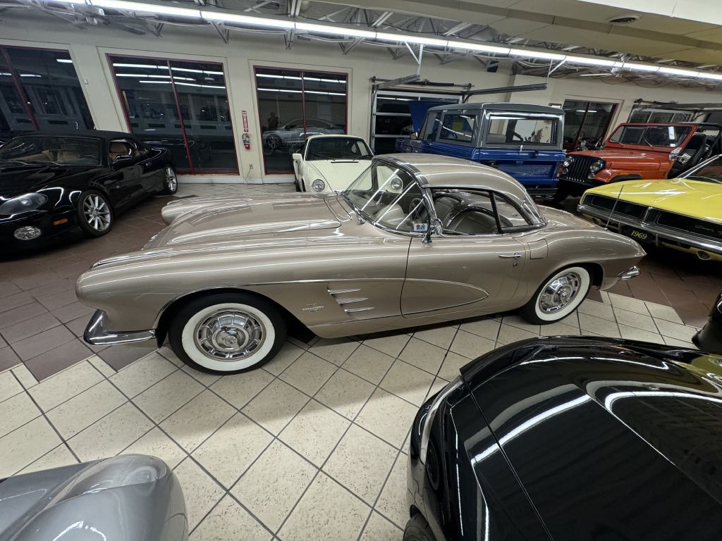 1961 Chevrolet Corvette Image 7