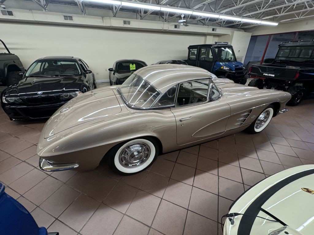 1961 Chevrolet Corvette Image 13
